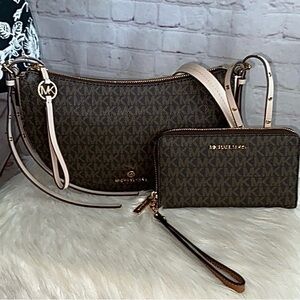 Michael Kors CAMDEN Messenger/JET SET TRAVEL Wallet 2pc Set